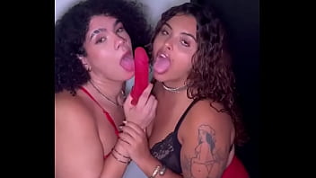 Me conta uma fantasia que você com sua amiguinha vou ler todas