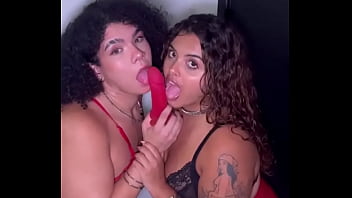 Me conta uma fantasia que você com sua amiguinha vou ler todas