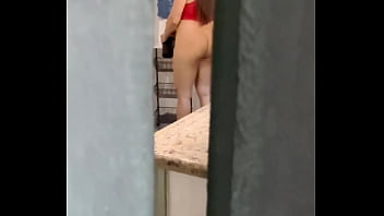 Ele adora ficar me espiando atrás da porta e ainda estava sozinha o macho estava para chegar e para me usar gostoso t