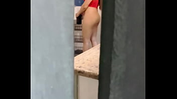 Ele adora ficar me espiando atrás da porta e ainda estava sozinha o macho estava para chegar e para me usar gostoso t