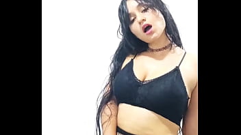 Arrecha latina te seduce hasta llegar al orgasmo