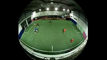 Chaval folla como desgraciado jugando fútbol 5