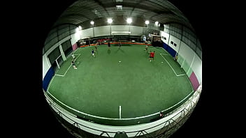 Chaval folla como desgraciado jugando fútbol 5