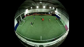 Chaval folla como desgraciado jugando fútbol 5