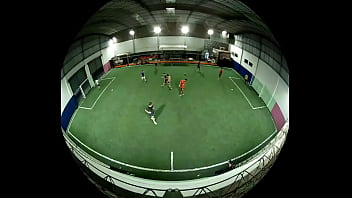 Chaval folla como desgraciado jugando fútbol 5