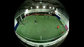 Chaval folla como desgraciado jugando fútbol 5