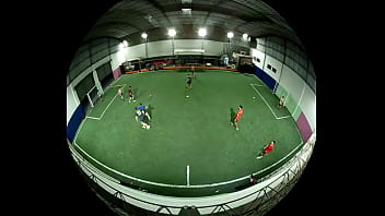 Chaval folla como desgraciado jugando fútbol 5