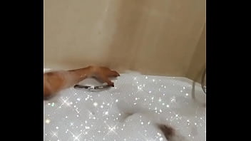 Ruiva peituda na banheira Ruiva peituda na banheira