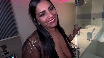 Nicoly não aguenta de tesão gozada quente no ânus