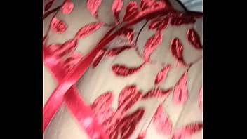 Encuentro a mi hermanastra tomando una siesta y la follo bien rico