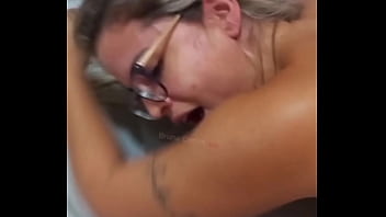 Marido corno me filma sentando gostoso na piroca do seu melhor amigo e ganhando porra na boquinha **completo no red e sheer** Marido corno me filma sentando gostoso na piroca do seu melhor amigo e ganhando porra na boquinha **completo no red e sheer**