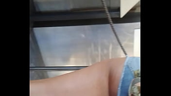 Novinha de shortinho no museu 2 teen short shorts in art gallery 2