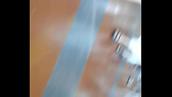 Novinha de shortinho no museu 2 teen short shorts in art gallery 2