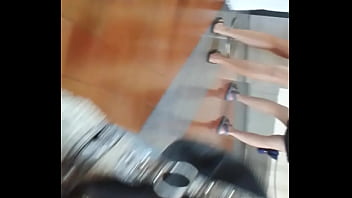 Novinha de shortinho no museu 2 teen short shorts in art gallery 2