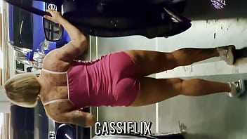 S3e1 o enteado volta para casa e conhece a nova madrasta mais tarde à meia noite ele a fode na cama compartilhada completo no cassiflix