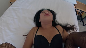 Big ass asian slut gets creampied in luxury hotel