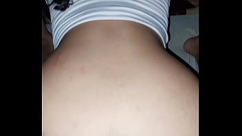 Hermanastra seduce a su hermano pervertido con su cuerpo perfecto y se lo cabalga hasta que consigue su semen