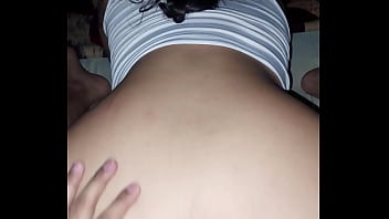 Hermanastra seduce a su hermano pervertido con su cuerpo perfecto y se lo cabalga hasta que consigue su semen