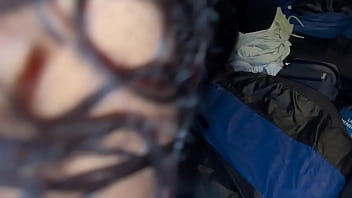 Morena safada fica animada depois da resenha e resolve dar pra todos os seus amigos no meio da rua na frente de todos