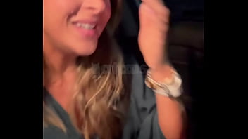 Fui conhecer o quarto do negão bbc que me comeu gostoso sem camisinha sem o corno e voltei p casa cheia de porra completo no red