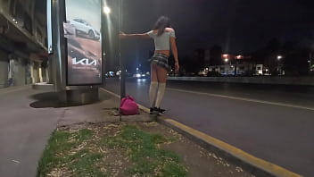 Linda Tranny Girl Ofreciendo Servicio De Lavado De Penes Y Ensalivado Gratuito thumbnail