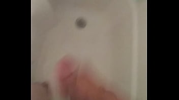 Masturbándome En La Ducha thumbnail