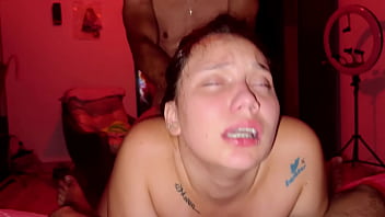 Sumisa kitty dj exhibicionista follada por su hermanastro