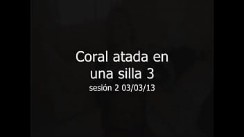 4 coral atada en una silla 3