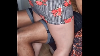 A ella le encanta mamar guebo