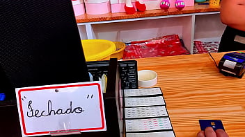 Comprei uma aliança de namoro de dez reais para morena e ela não acreditou