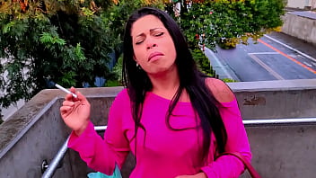 Comprei uma aliança de namoro de dez reais para morena e ela não acreditou