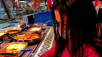 Comprei uma aliança de namoro de dez reais para morena e ela não acreditou