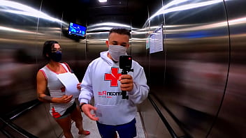 Comprei uma aliança de namoro de dez reais para morena e ela não acreditou