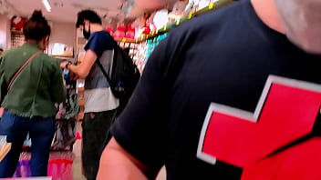 Comprei uma aliança de namoro de dez reais para morena e ela não acreditou