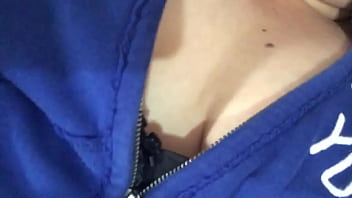 Cachonda Ama De Casa Mi Hermanastra Crystal Se Masturba Ella Es Muy Hot Y Le Encata Grabarce Par Sus Fans thumbnail