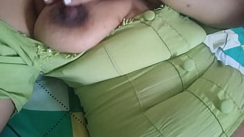 A la hijastra le encanta que su coño este mojadito antes de salir de compras ¡¡se masturba rico