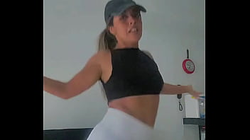 Alegym culona bailando