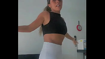 Alegym culona bailando