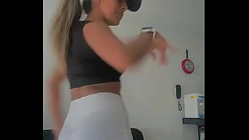 Alegym culona bailando