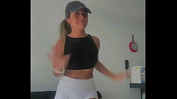 Alegym culona bailando