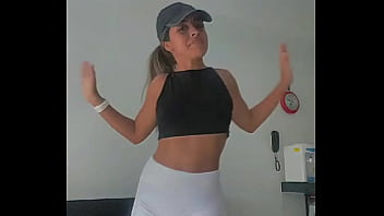 Alegym culona bailando