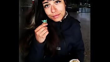 Bonneyuwu viviendo en la calle hago pis en publico argentina