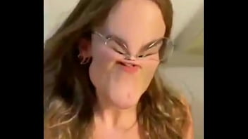 Luara Mostra O Bico Do Peito thumbnail