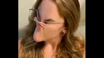 Luara Mostra O Bico Do Peito thumbnail