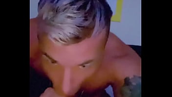 Arthur Mondelo Bebendo A Porra Do Tenente thumbnail