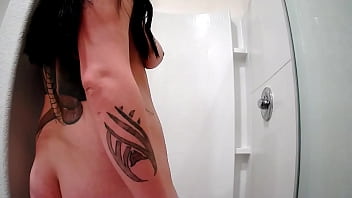 Slut washes off after hot sex