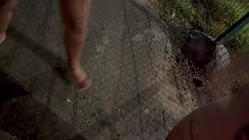 No pelo na frente de todo mundo grupo de amigos fode na pele na frente de todos e não quer nem saber no pelo usou dentro