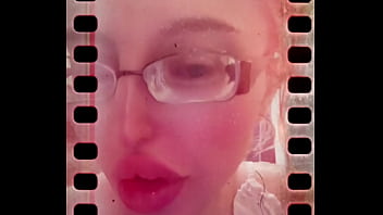 I can not close my mouth from hardly deep yawning