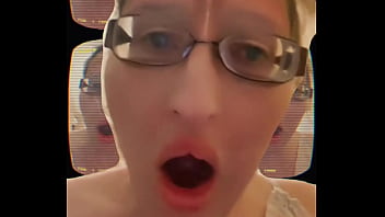 I can not close my mouth from hardly deep yawning