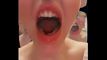 I can not close my mouth from hardly deep yawning